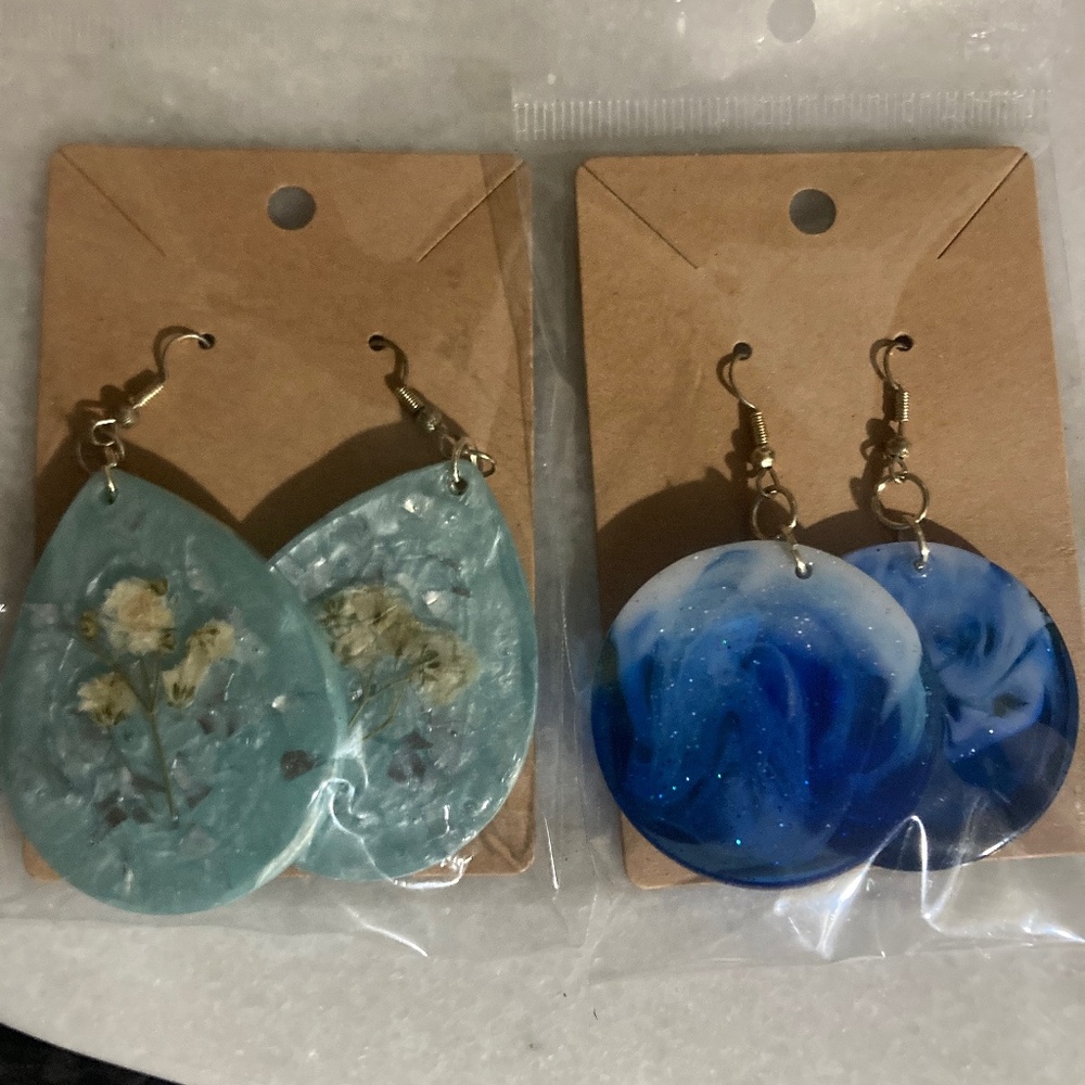 Beautiful hand crafted earrings lot of 2 blue green with baby’s breath flowers